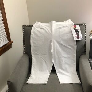 White Stretch Pull-On Capri Pants - Women's